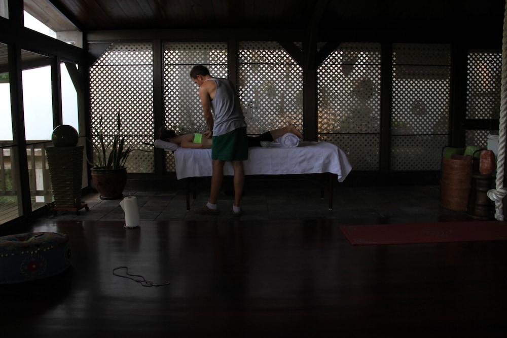 Rainforest Inn - Massage