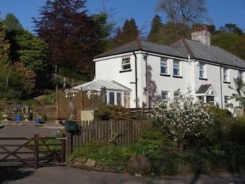 Arfryn House Bed and Breakfast - Featured Image