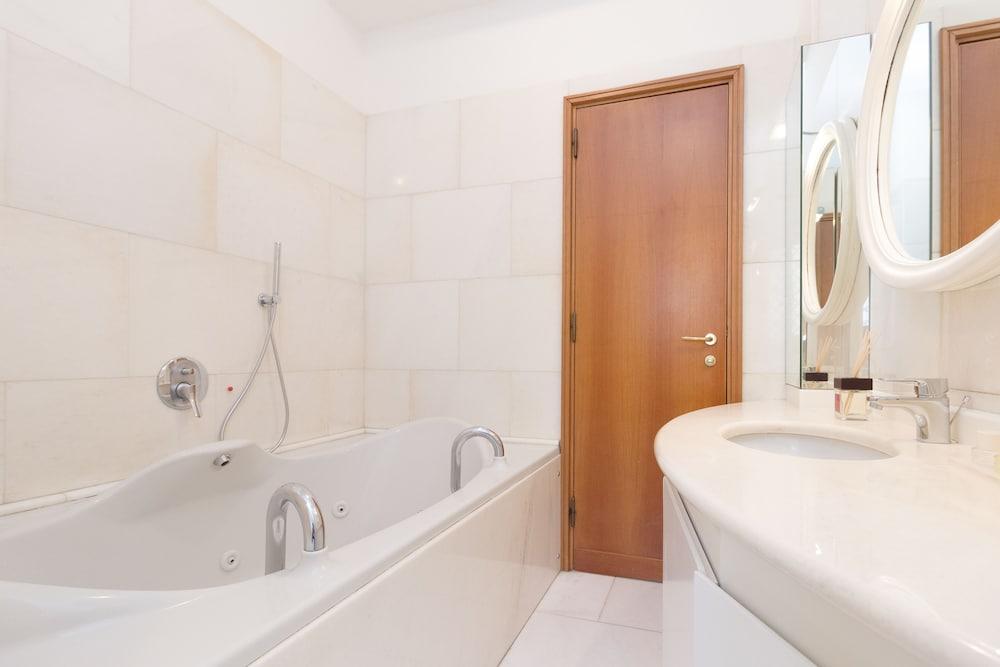 Be Apartments Giordano - Bathroom