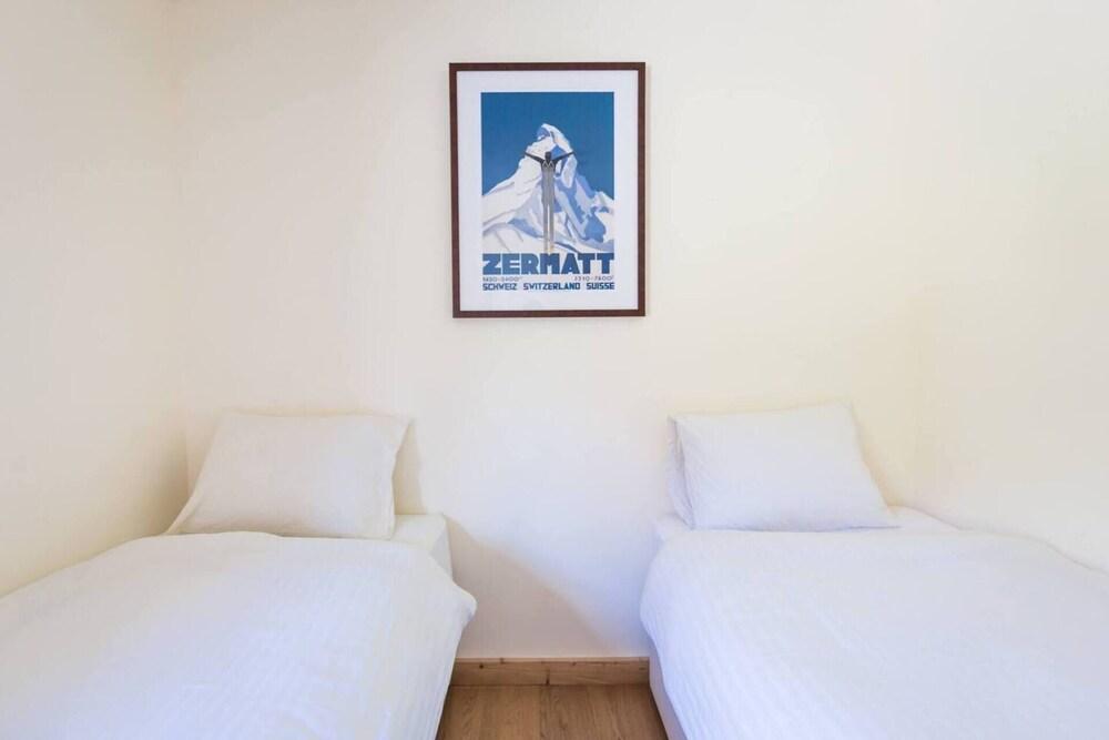 Modern 3-bed Ski/summer Apartment, Verbier, Swiss - Room