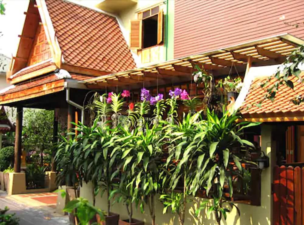 Lamphu Tree House Boutique Hotel - Exterior