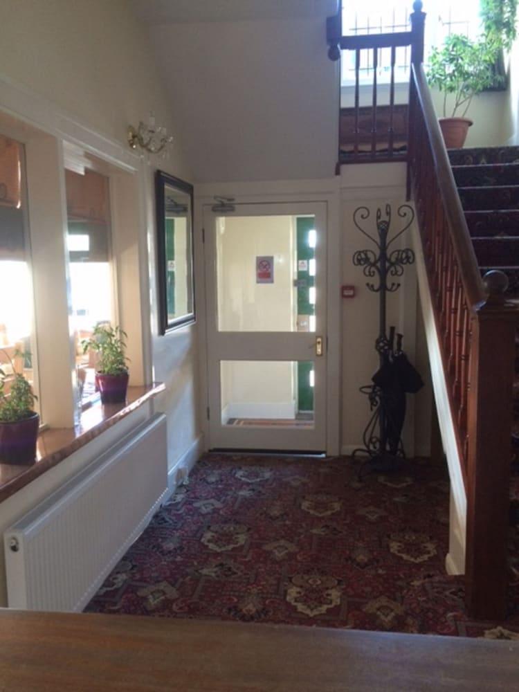 Pine Lodge Guest House - Interior Entrance