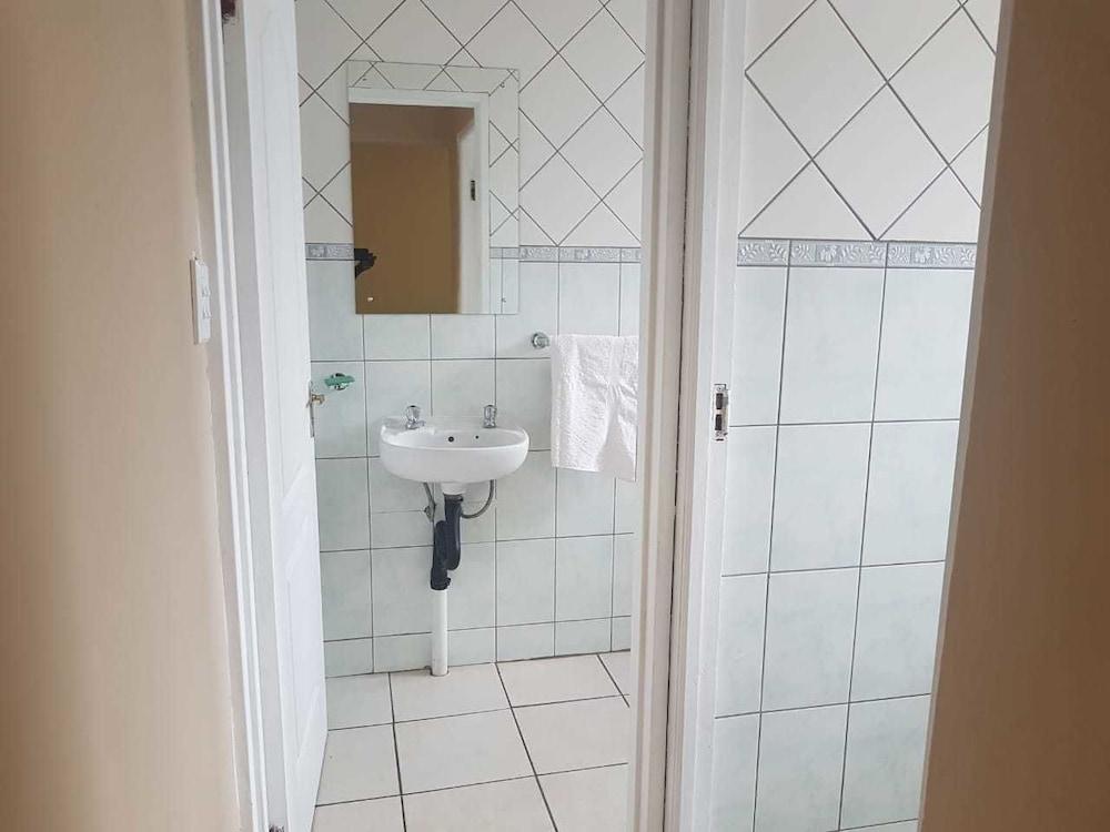 Fihe bnb Guest House - Bathroom
