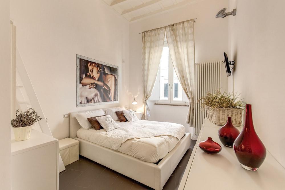 trastevere miracle suite - Featured Image