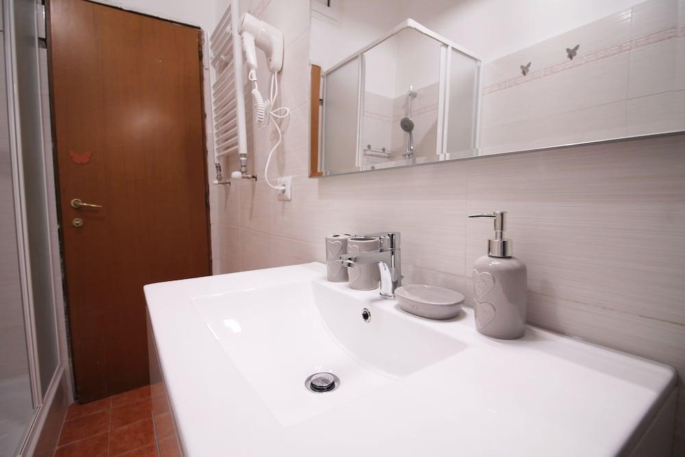 Wonder Smart & Connected - Bathroom Sink