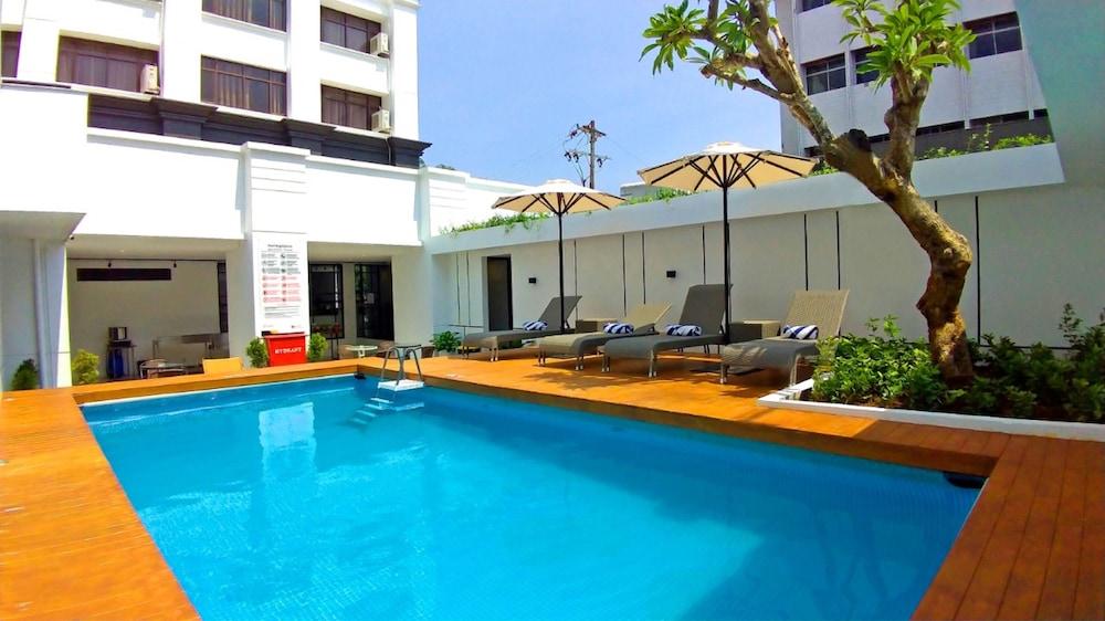 Metro Park View Hotel Kota Lama Semarang - Outdoor Pool