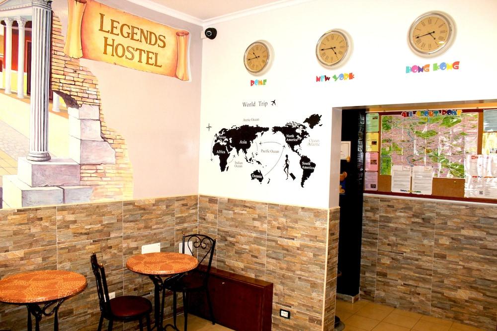 Legends Hostel - Interior Entrance