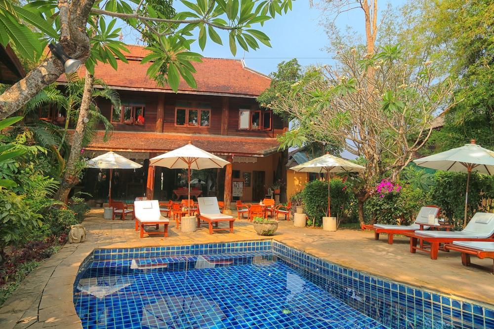 Ban Sabai Village Resort & Spa - Outdoor Pool