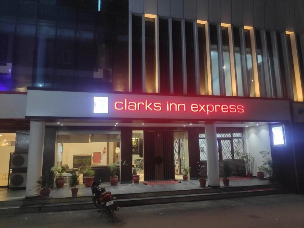 Clarks Inn Express - Featured Image