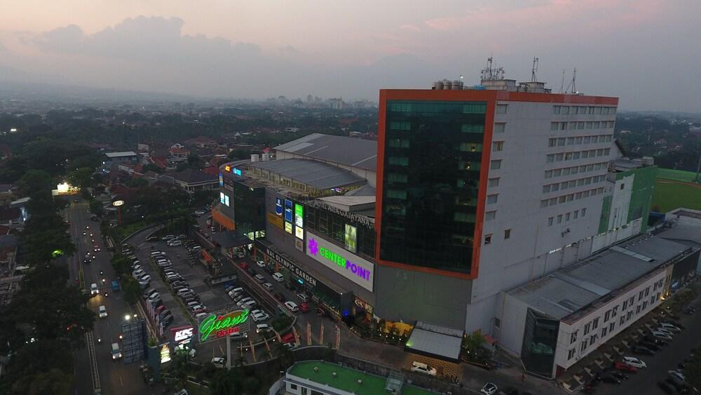 Hotel Aria Gajayana Malang - Exterior