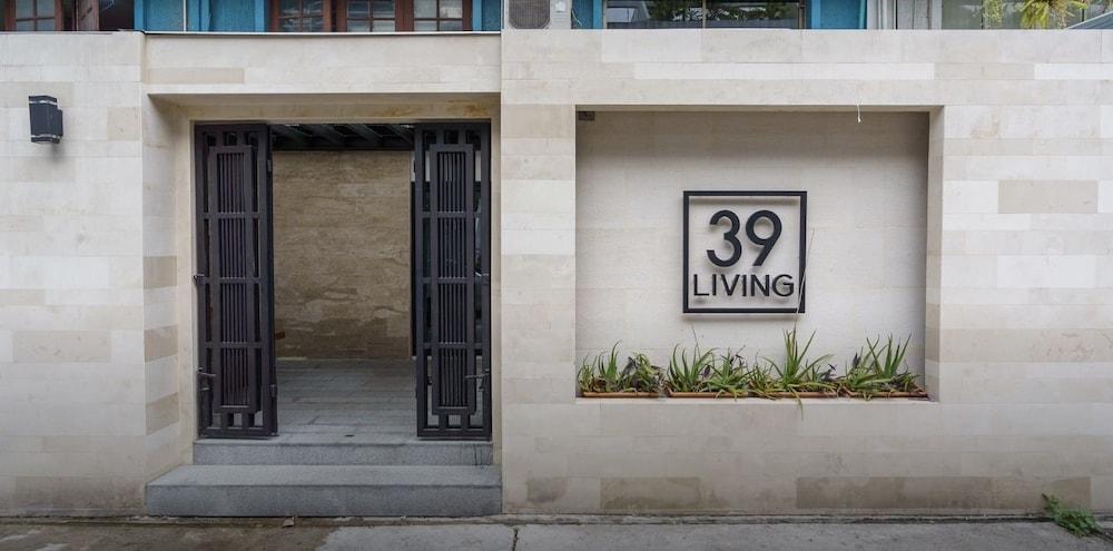 39 Living - Exterior