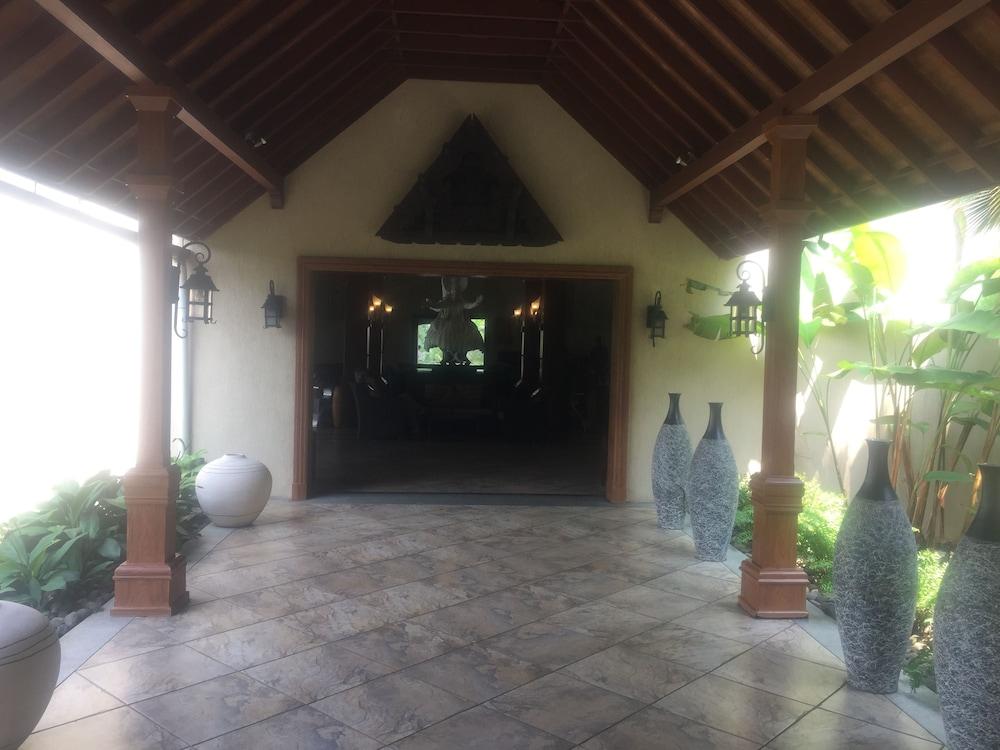 The Zuri Kumarakom Kerala Resort & Spa - Interior Detail