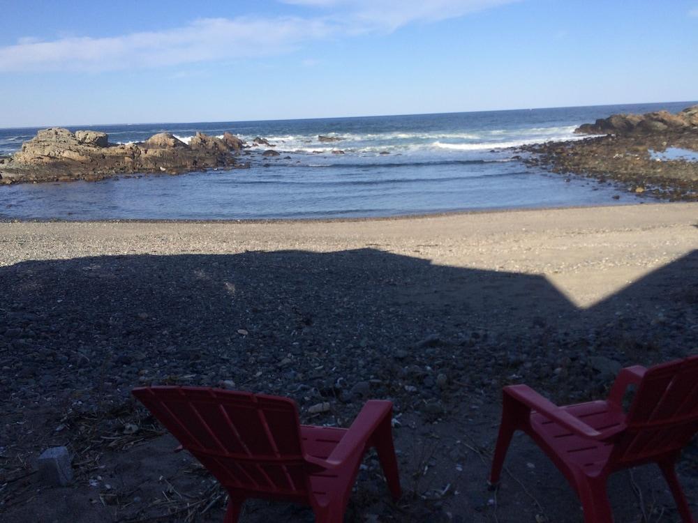 Perkins Cove Oceanfront Cottage - Featured Image
