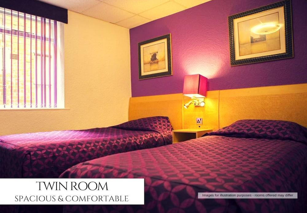 The Royal Alexandra Hotel - Room