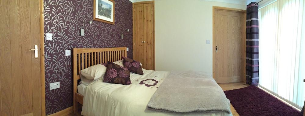 Cysgod y Coed Self Catering Accommodation - Room