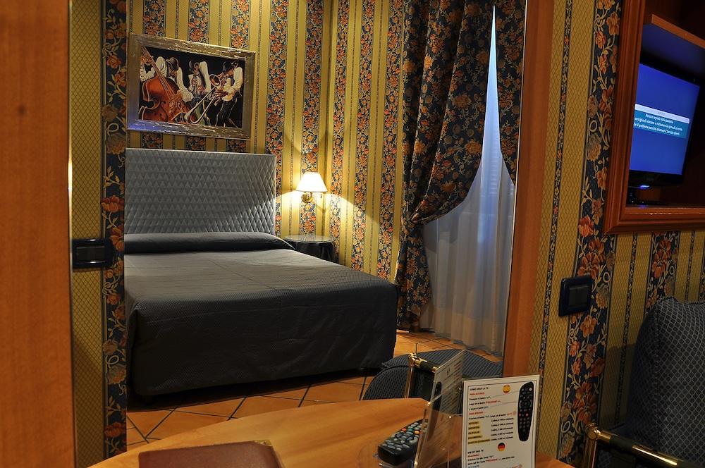 Hotel Lirico - Room