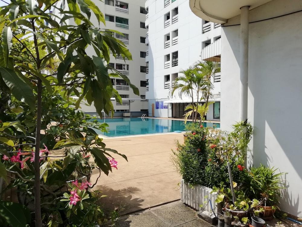 The Nest Serviced Apartment - Outdoor Pool