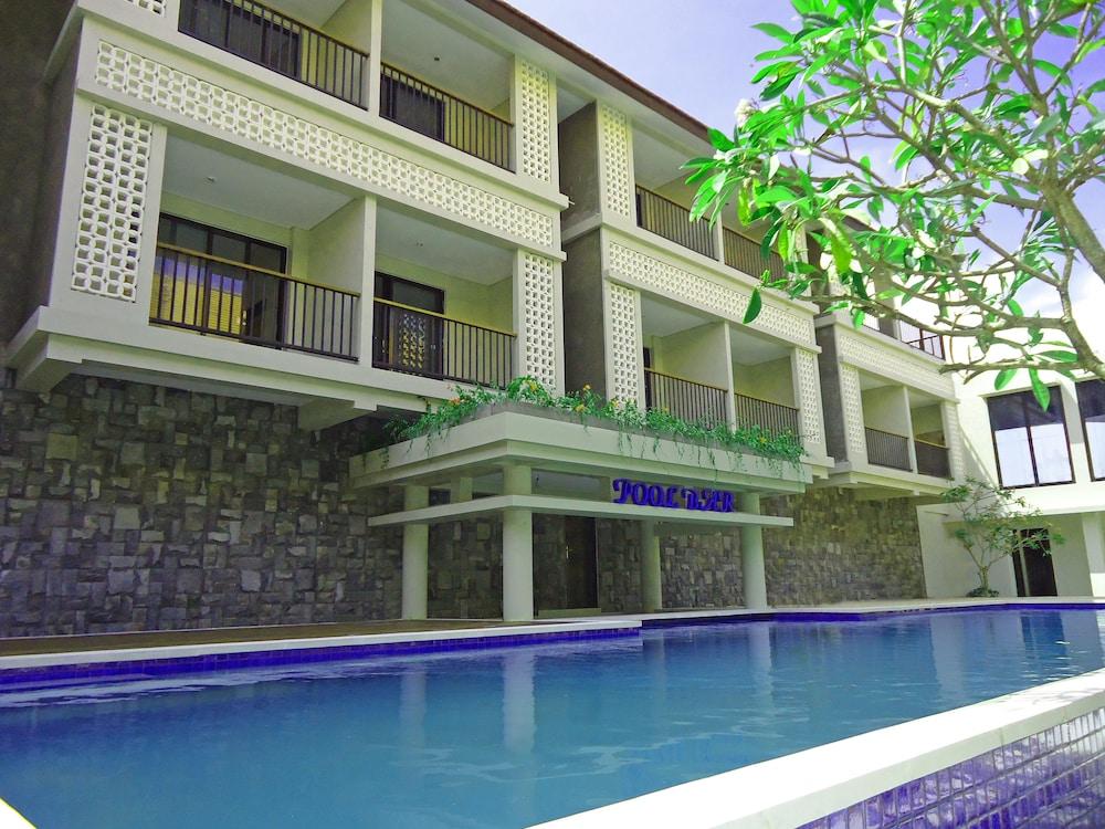 Grand Barong Resort - Outdoor Pool