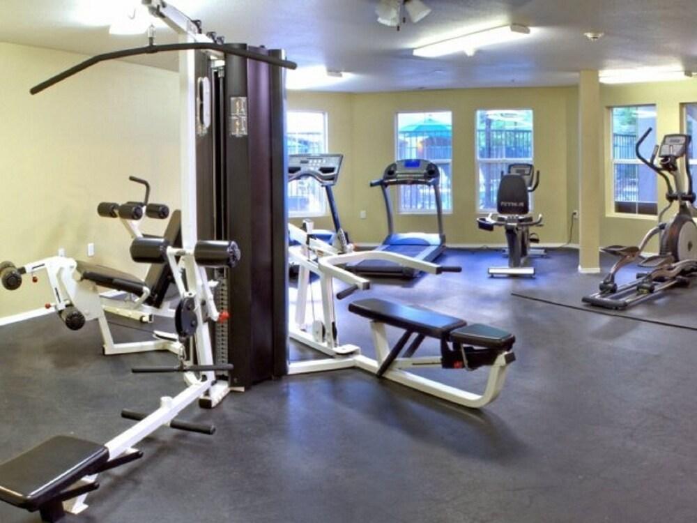 Downtown Luxury Condo at Citifront - Gym