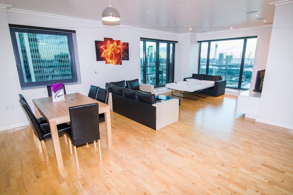 Canary Wharf - Corporate Riverside Apartments - Room