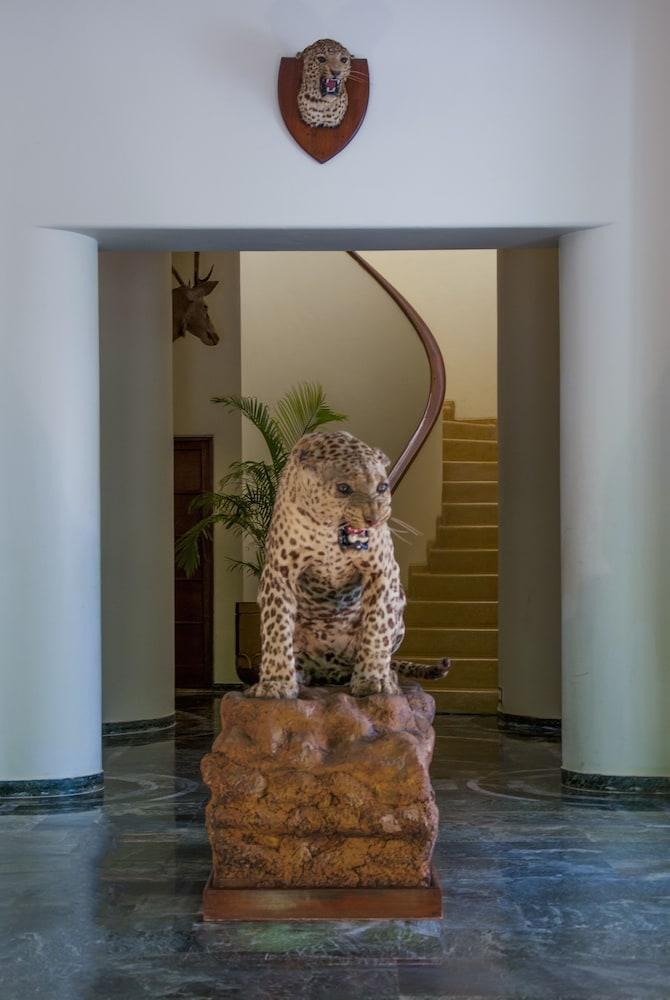 Sawai Madhopur Lodge – IHCL SeleQtions - Interior Entrance