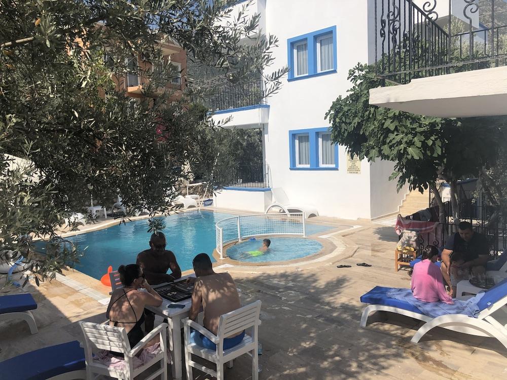 Lizo Hotel - Outdoor Pool