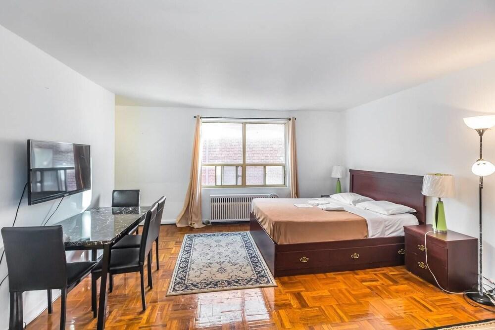 Magnificent Studio at Leaside -10 Mins to Downtown - Room