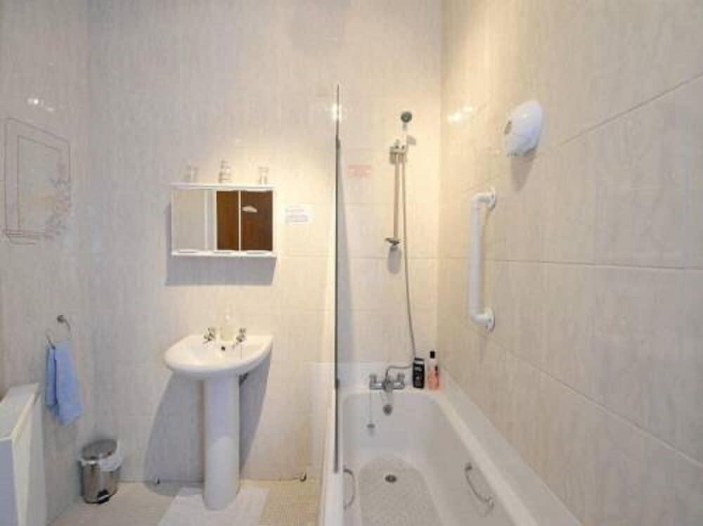 Malvern Guesthouse - Bathroom