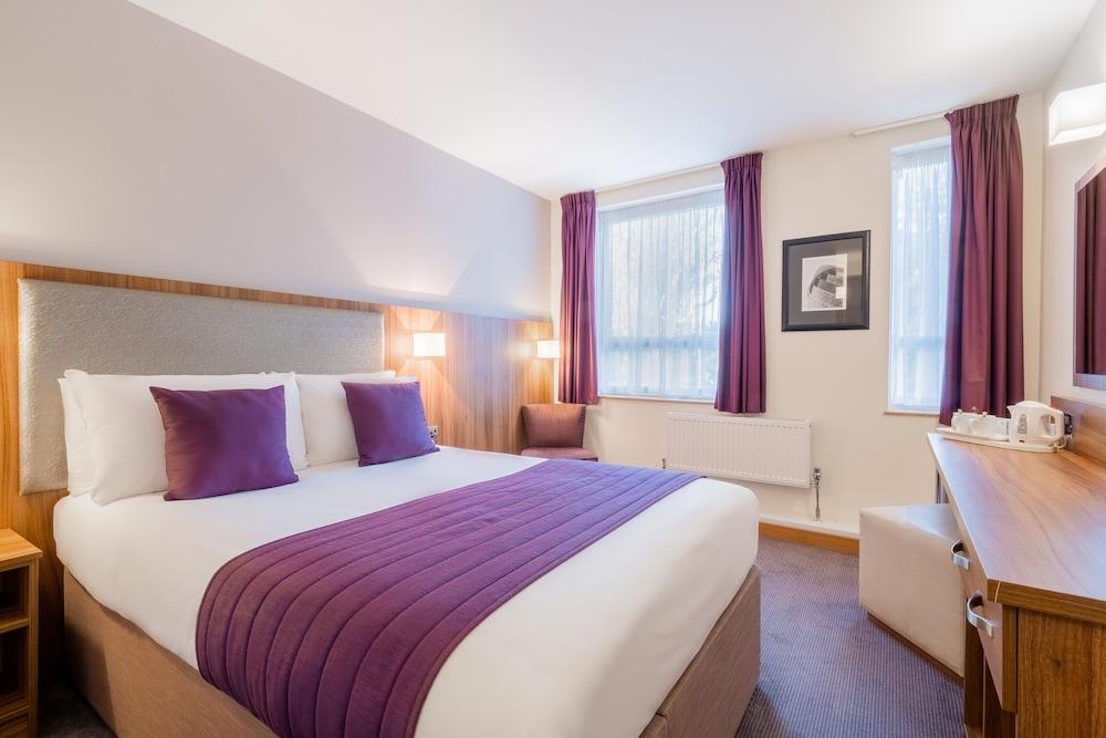 Quality Hotel Hampstead - Room