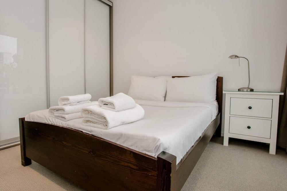 Modern 1 Bedroom Flat in Wandsworth - Room