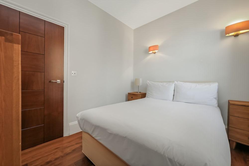 Tavistock Place Apartments - Room