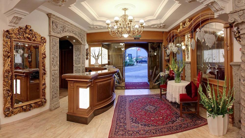 Hotel Gasthof Purner - Interior Entrance