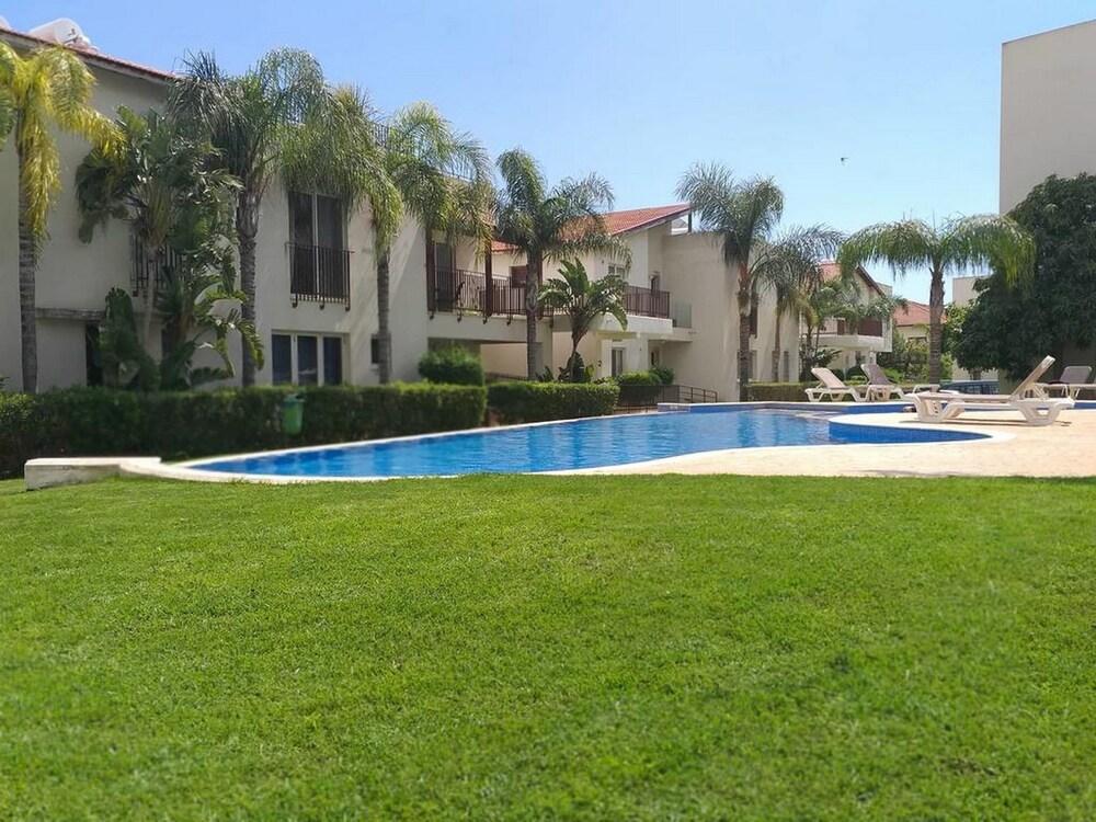 Horizon Luxury Apartment - Outdoor Pool