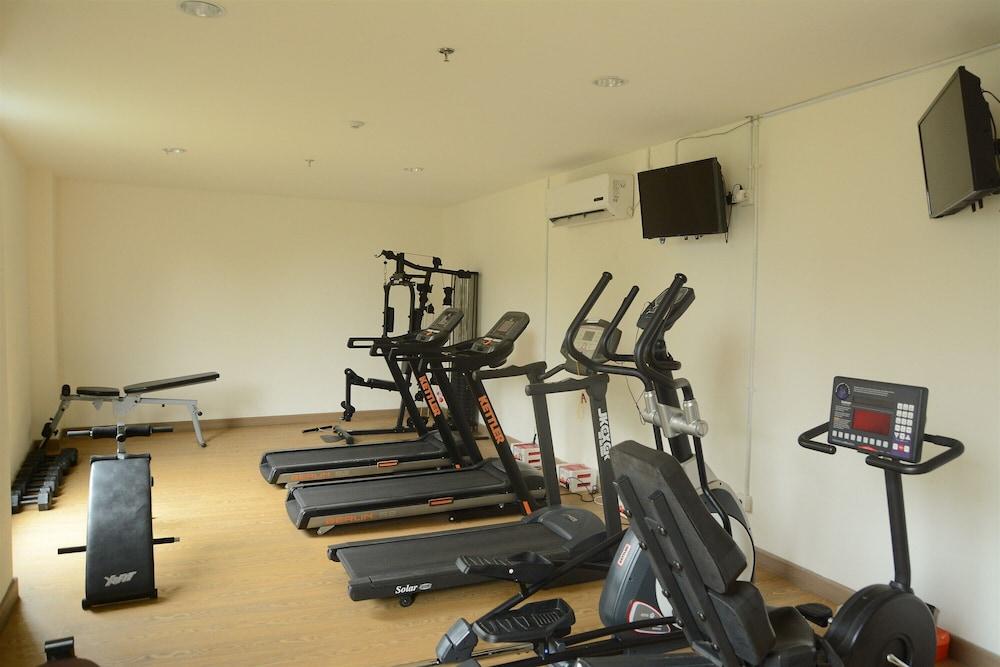 Studio Apartment with City View at Tree Park - Fitness Facility