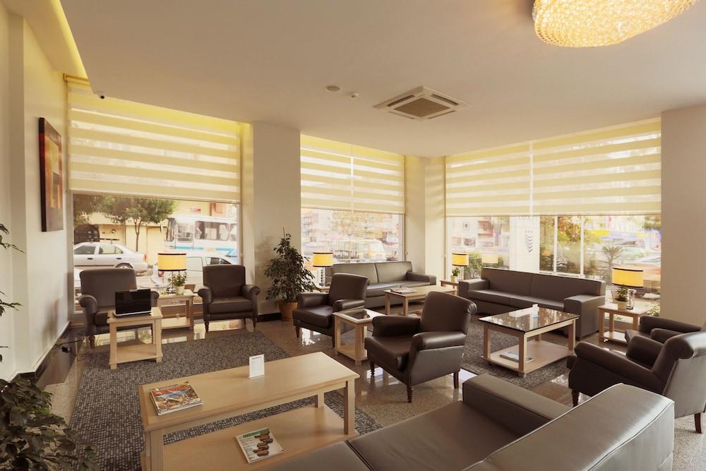 Hotel Expocity Istanbul - Lobby Sitting Area