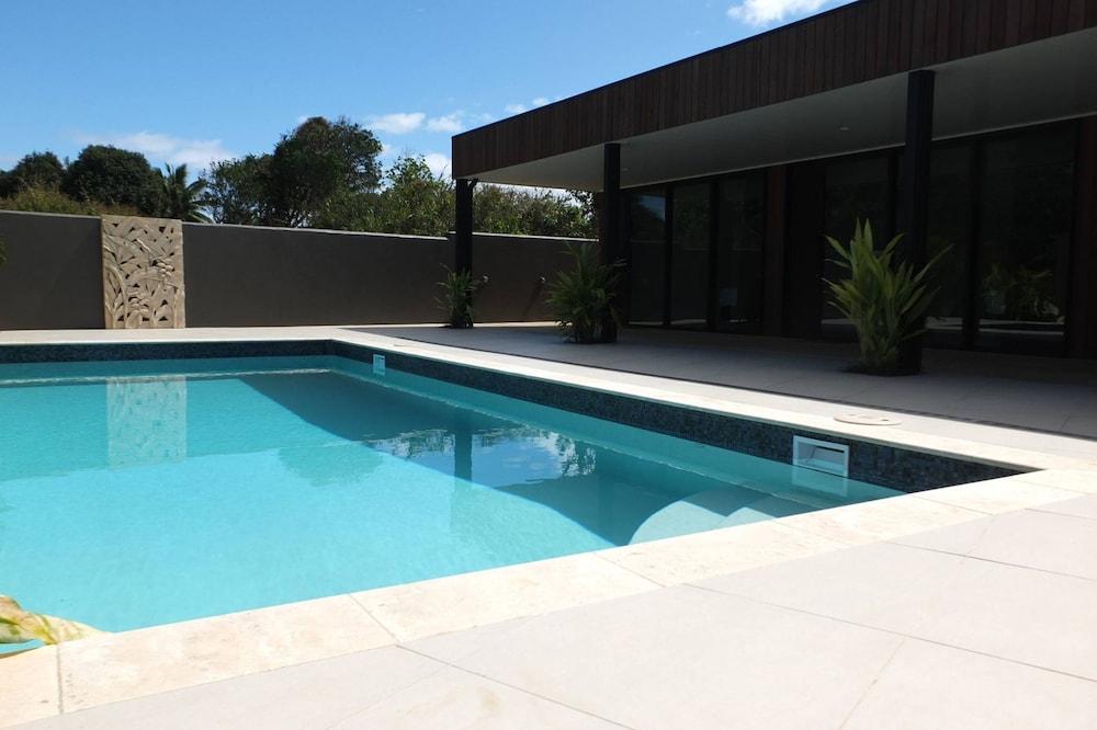 Pacific Palms Luxury Villa - Outdoor Pool