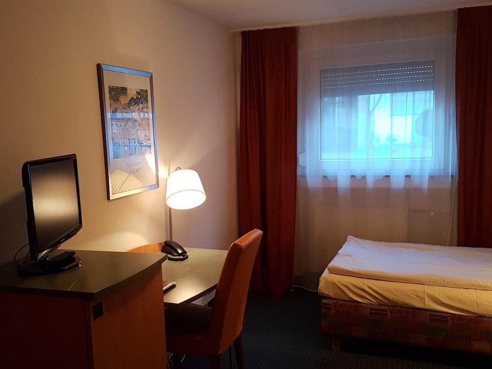 City Hotel Stuttgart - Room