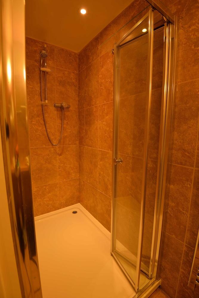 Bridge House B&B - Bathroom Shower