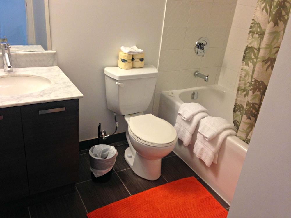 Executive Suite at Liberty Village - Bathroom