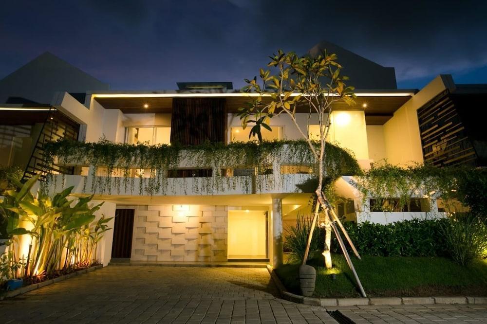 Villa Lovely Ungasan Bali - Featured Image