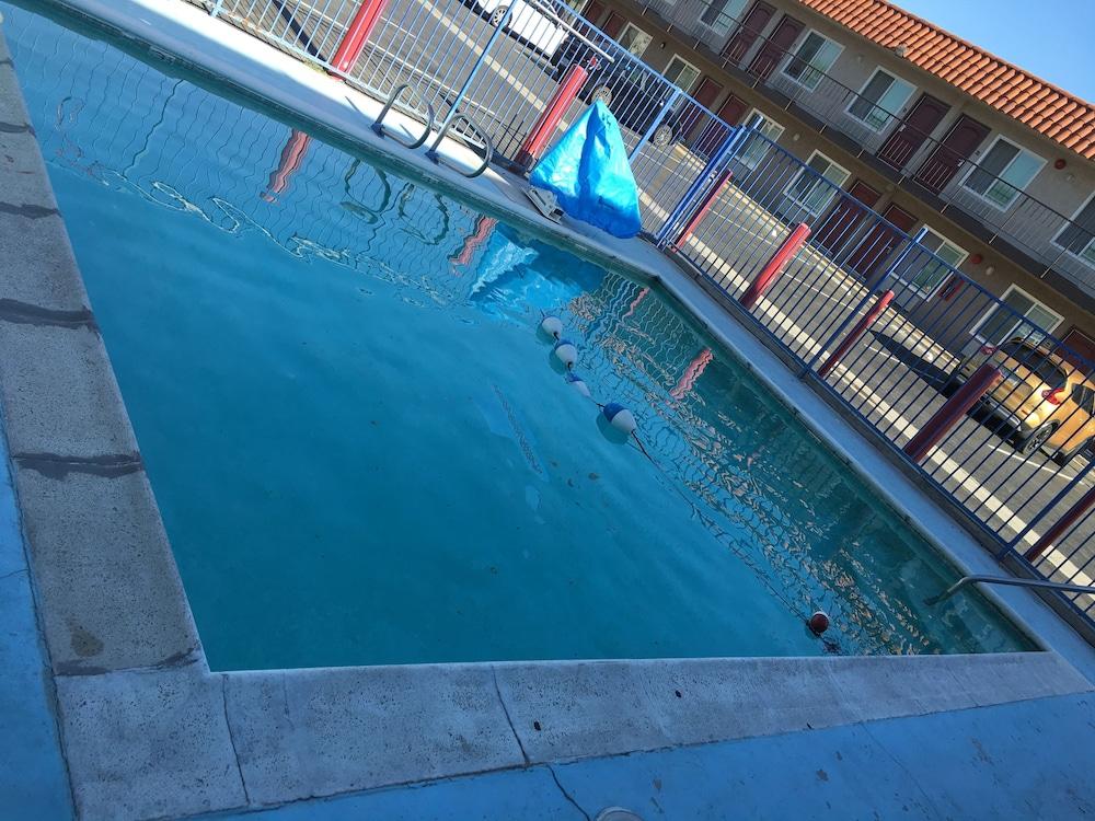 Anaheim Lodge - Near Adventure City - Outdoor Pool