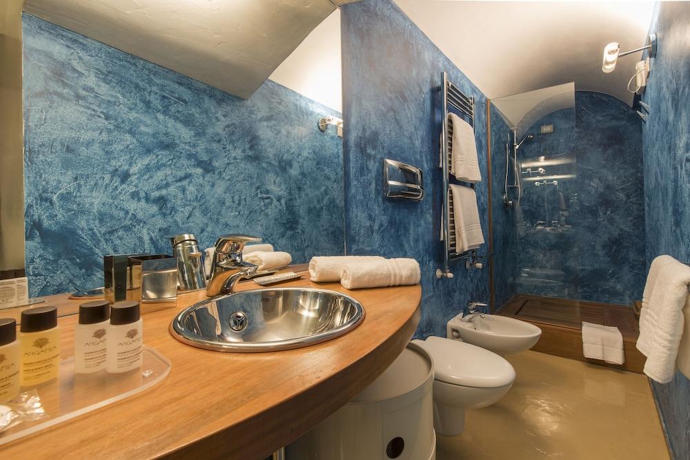 Via Cerva - RentClass Alba - Bathroom