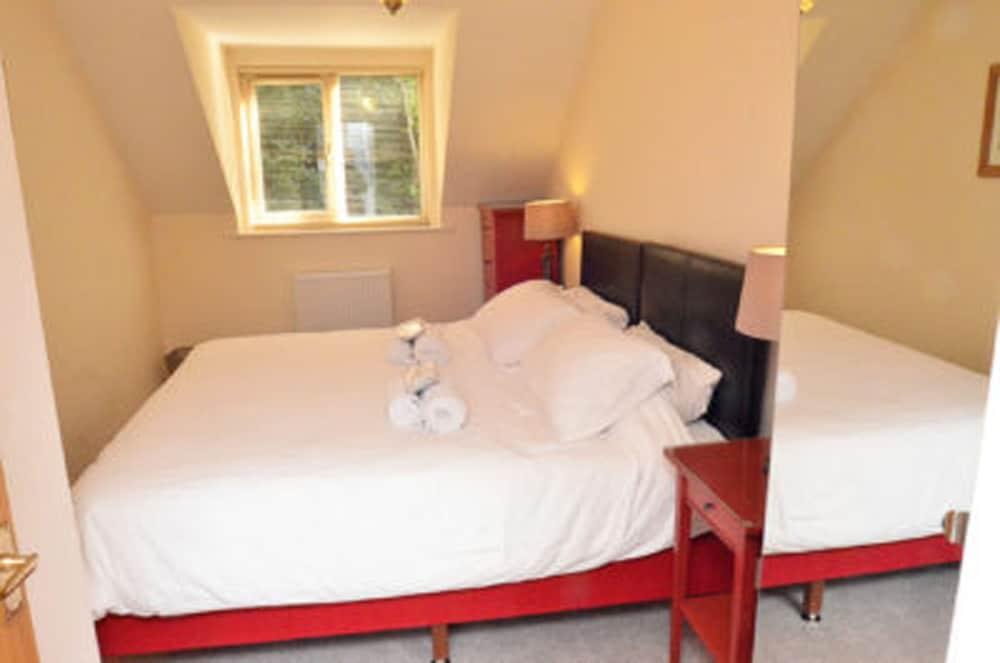 Cotswolds Valleys Accommodation-Stony Hs - Room