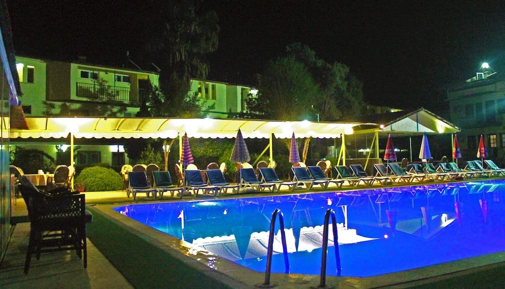 Carmina Hotel - Outdoor Pool