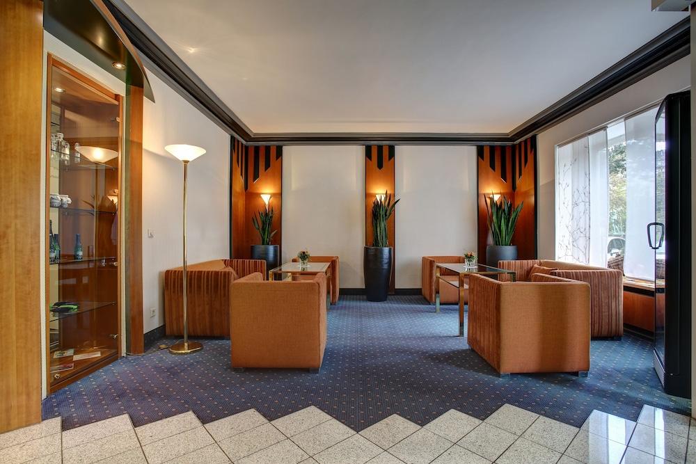 Trip Inn Hotel Esplanade - Lobby Sitting Area