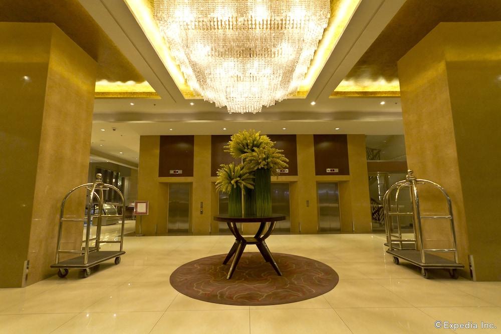 Mandarin Plaza Hotel - Lobby