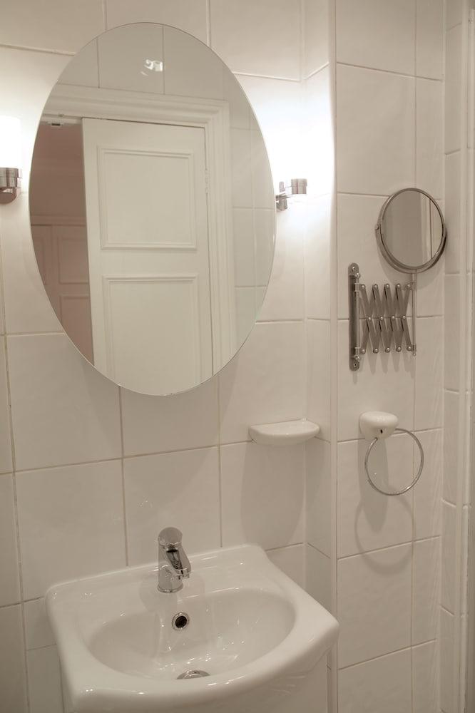A Place Like Home - Inviting Flat near South Kensington - Bathroom