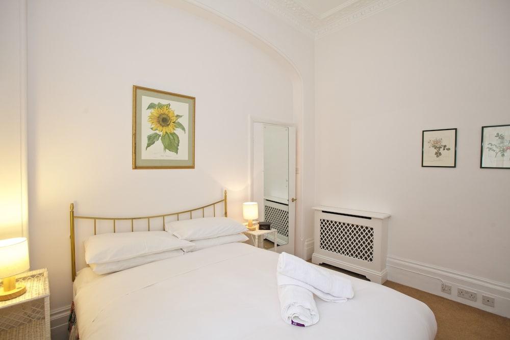 A Place Like Home - Two Bedroom Apartment in Knightsbridge - Room