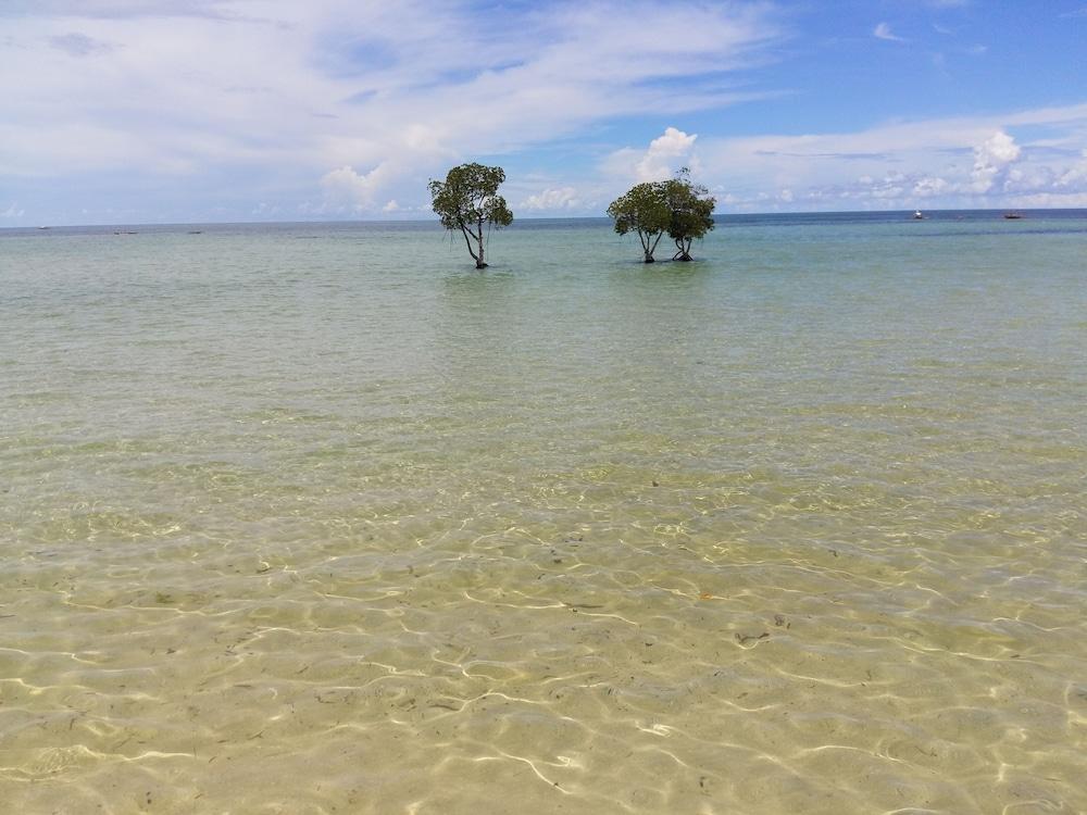 Microtel by Wyndham Puerto Princesa - Beach