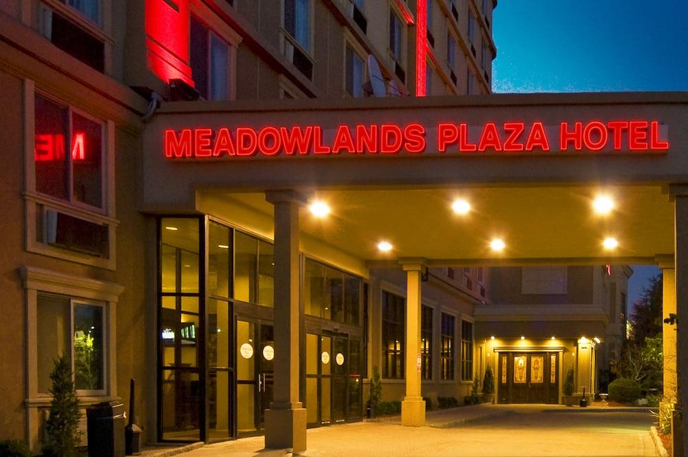 Meadowlands Plaza Hotel - Exterior